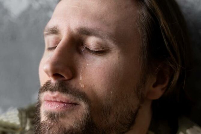 Larmoiement chronique : pourquoi mes yeux pleurent-ils tout le temps ?